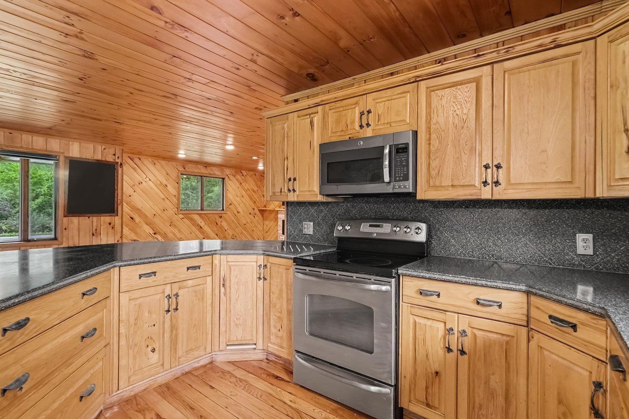 1888 East Erickson Road Pinconning, MI 48650 - Photo 12 of 29 Gallery Image 12