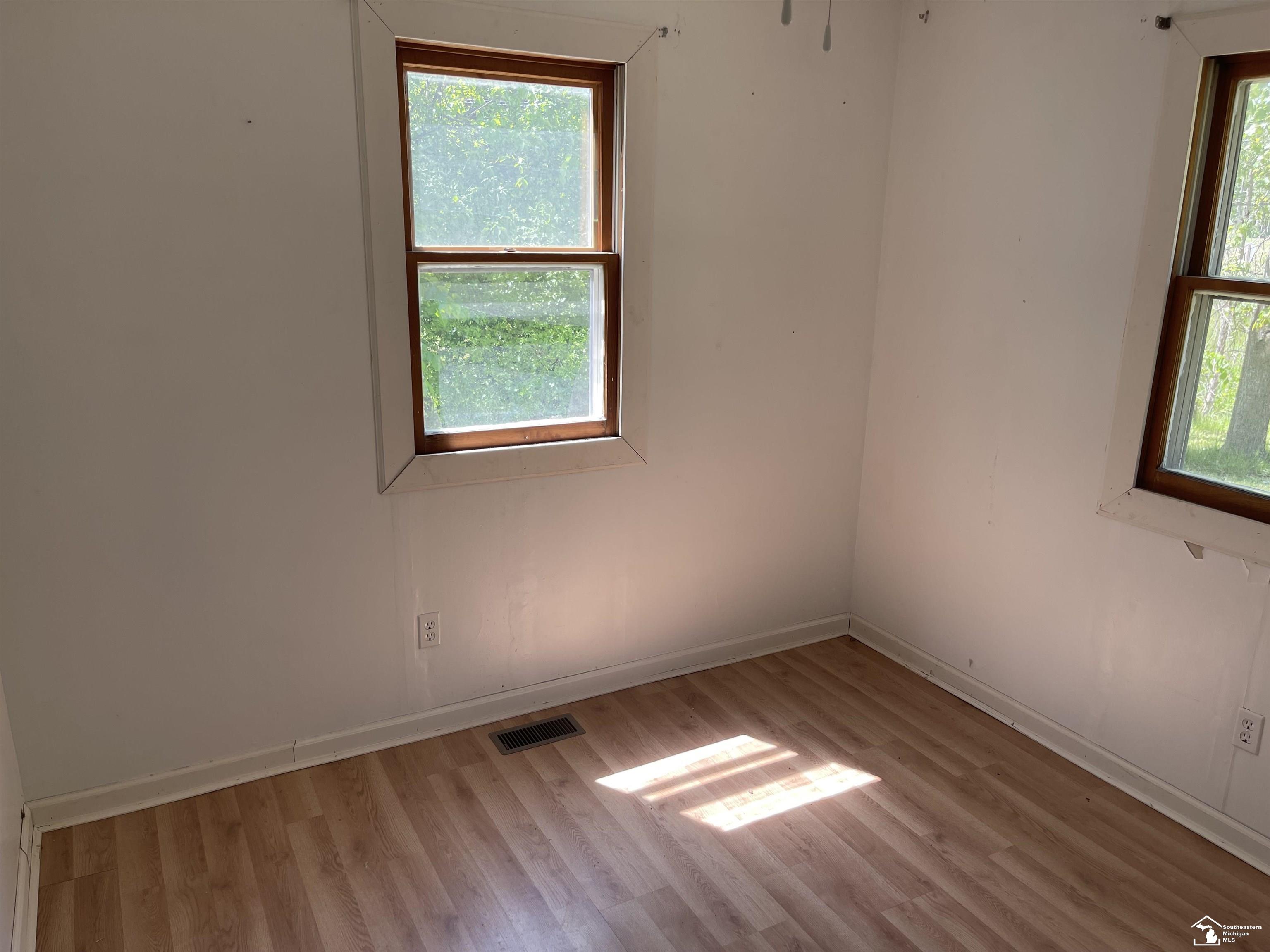 46675 Willis Road Belleville, MI 48111 - Photo 6 of 15 50110974-5.JPG