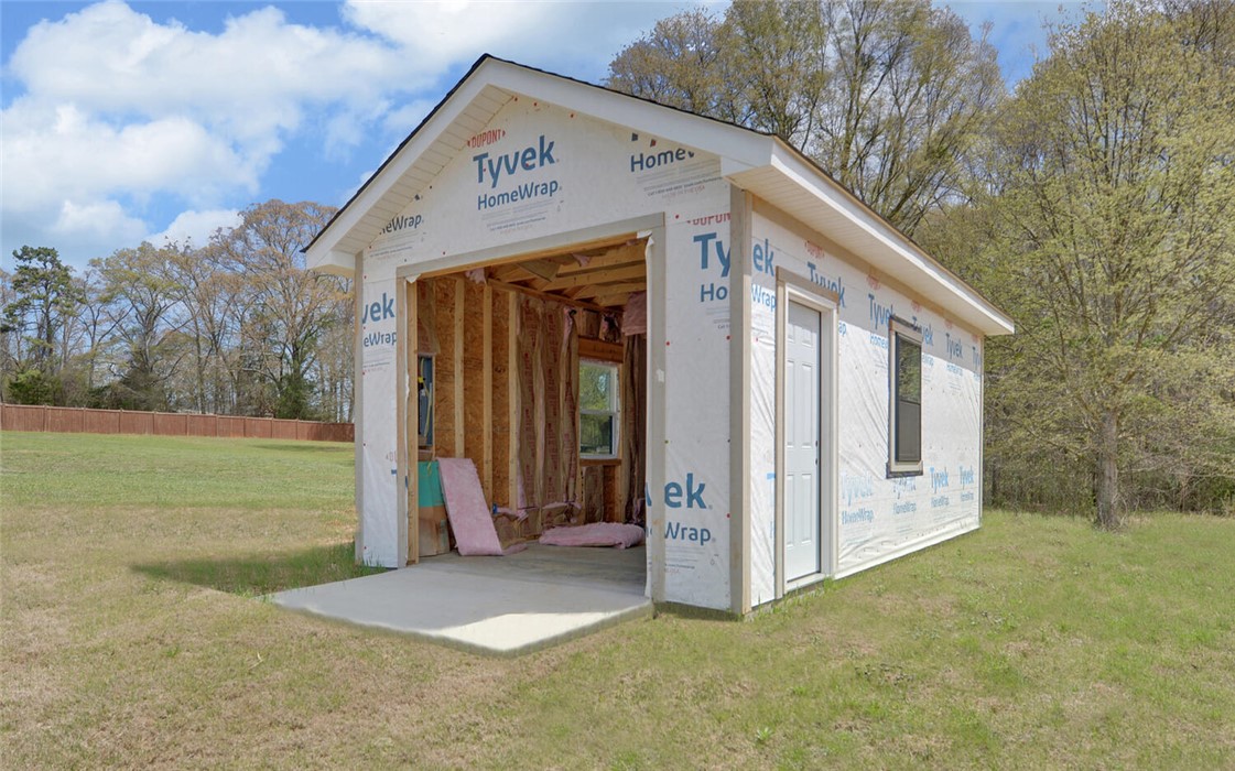 111 Topher Street Hartwell, GA 30643 - Photo 37 of 38 This new construction features a sturdy frame, ready for customization.