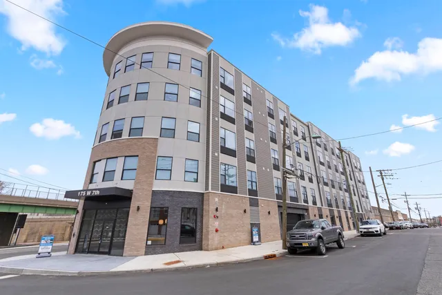 $2,338 | 175 West 7th Street, Unit 502, Bayonne, NJ 07002