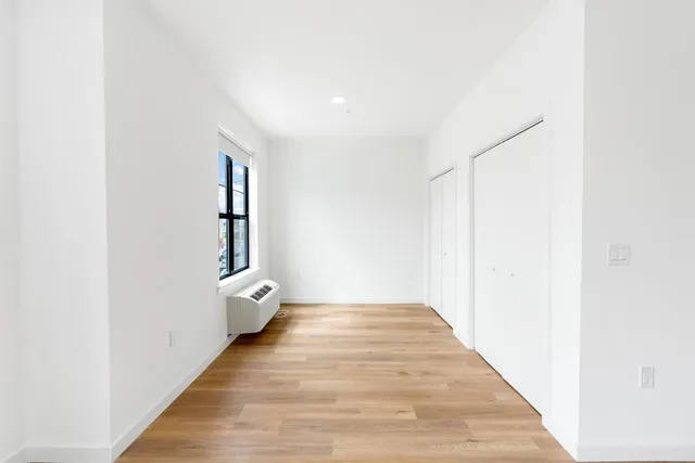 $2,338 | 175 West 7th Street, Unit 502, Bayonne, NJ 07002