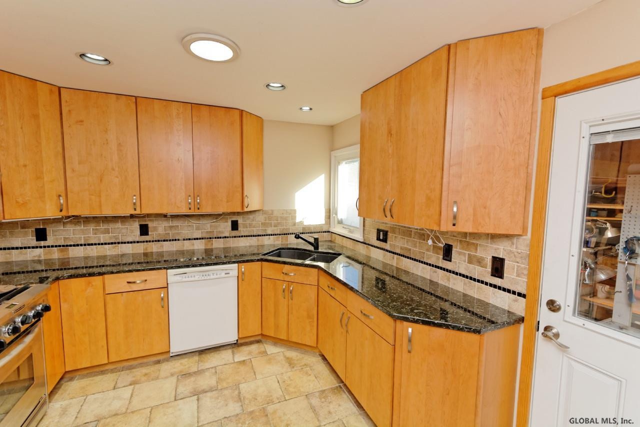 7 Maywood Road Bethlehem, NY 12054 - Photo 5 of 25 Photo 5