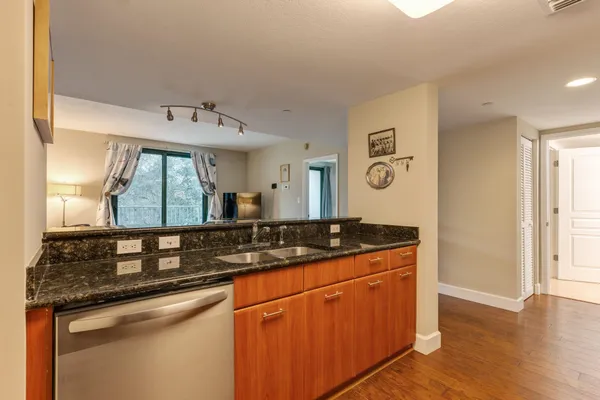 $229,900 | 300 South Duval Street, Unit 604, Tallahassee, FL 32301