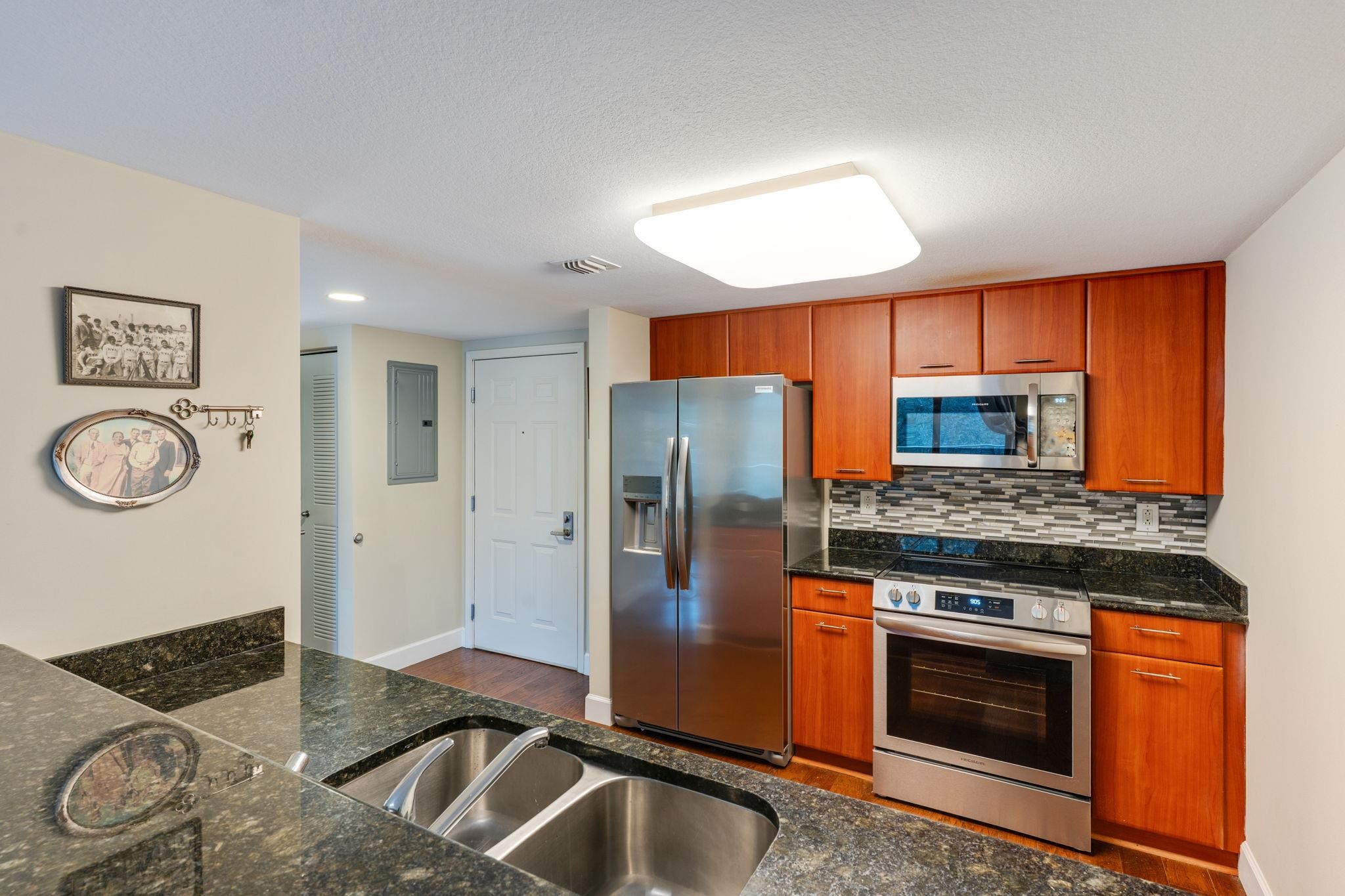 300 South Duval Street, Unit 604 Tallahassee, FL 32301 - Photo 5 of 29