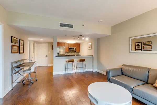 $229,900 | 300 South Duval Street, Unit 604, Tallahassee, FL 32301