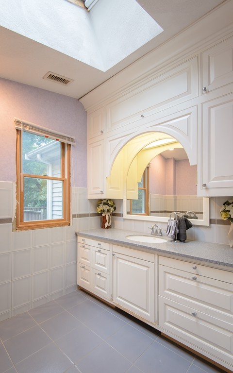 18 Arvidson Road Lynn, MA 01904 - Photo 16 of 26 Gallery Image 16