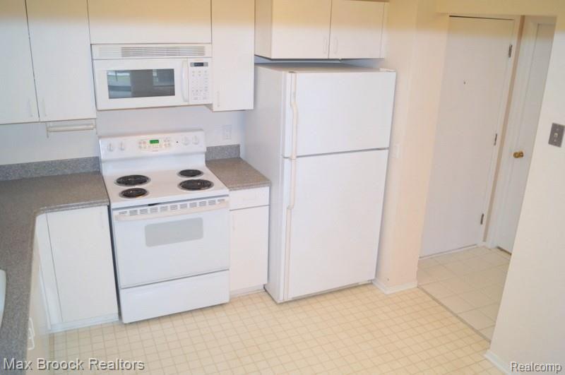 30414 Orchard Lake Road, Unit 7 Farmington, MI 48334 - Photo 12 of 22