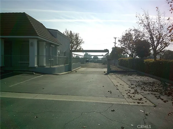 a view of backyard