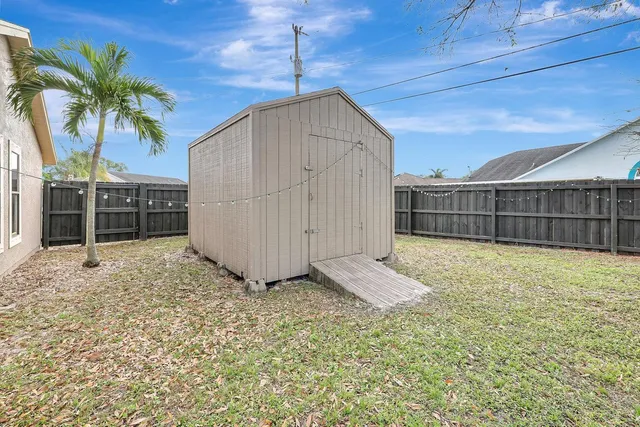 a view of backyard with tub