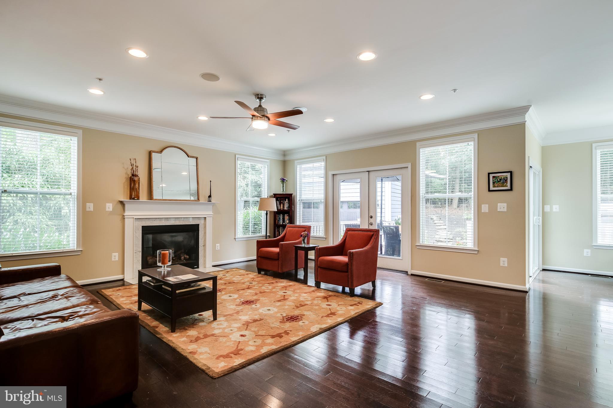 5 Ridge Road Annapolis, MD 21401 - Photo 2 of 43 Living Room with gas fireplace