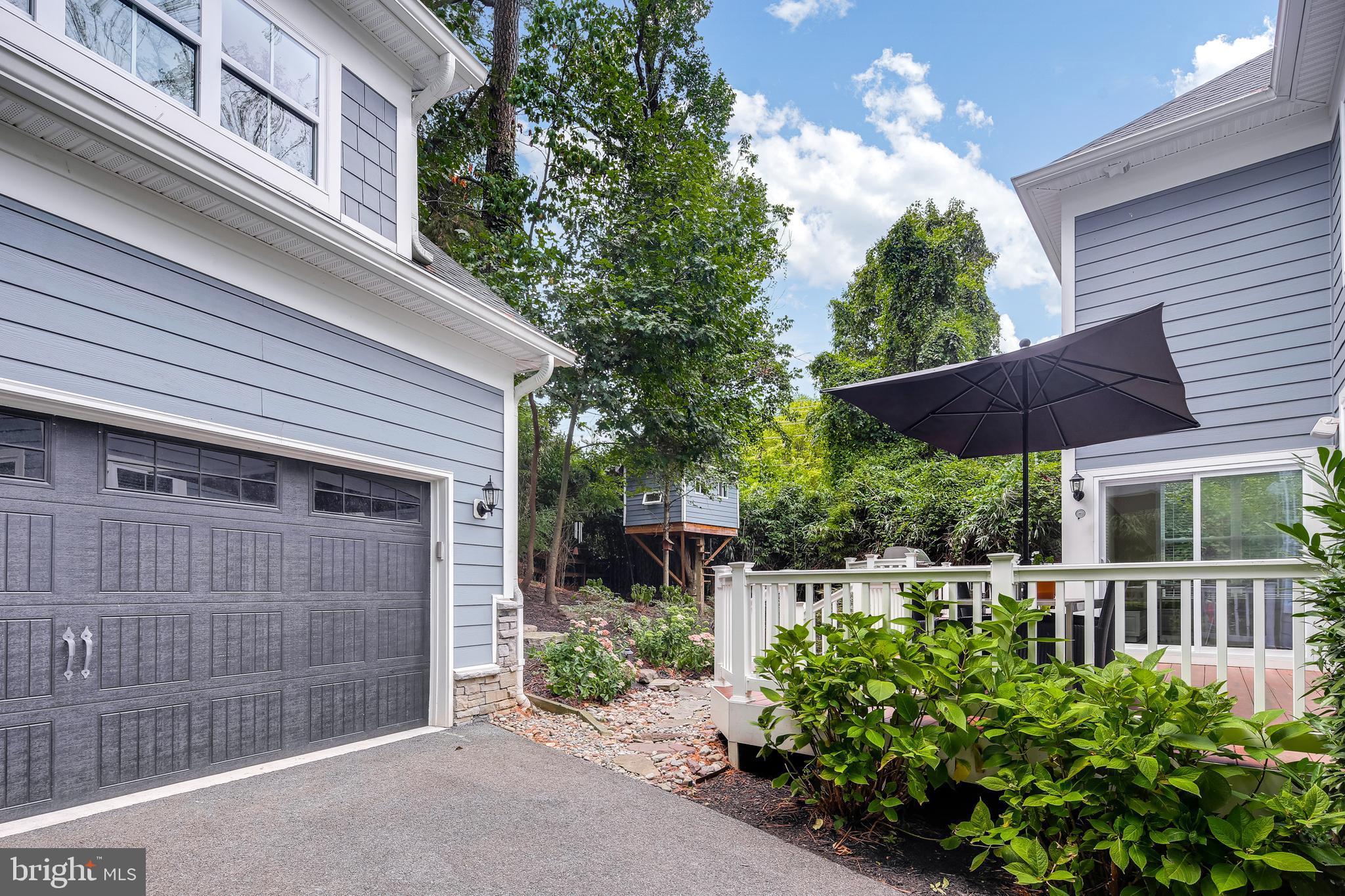 5 Ridge Road Annapolis, MD 21401 - Photo 34 of 43 View of detached garage, deck & treehouse beyond.