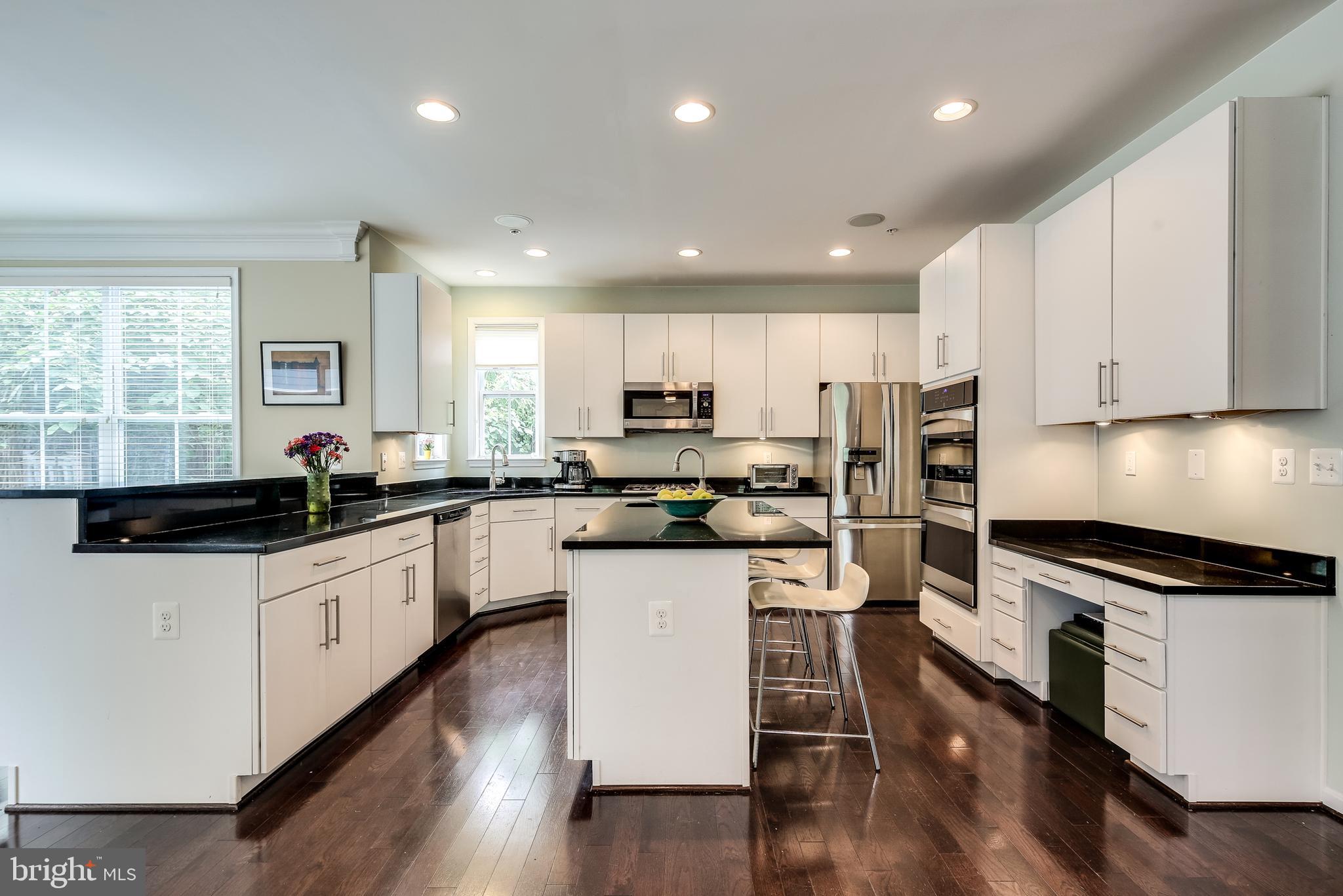 5 Ridge Road Annapolis, MD 21401 - Photo 5 of 43 Gourmet Kitchen with island and breakfast bar