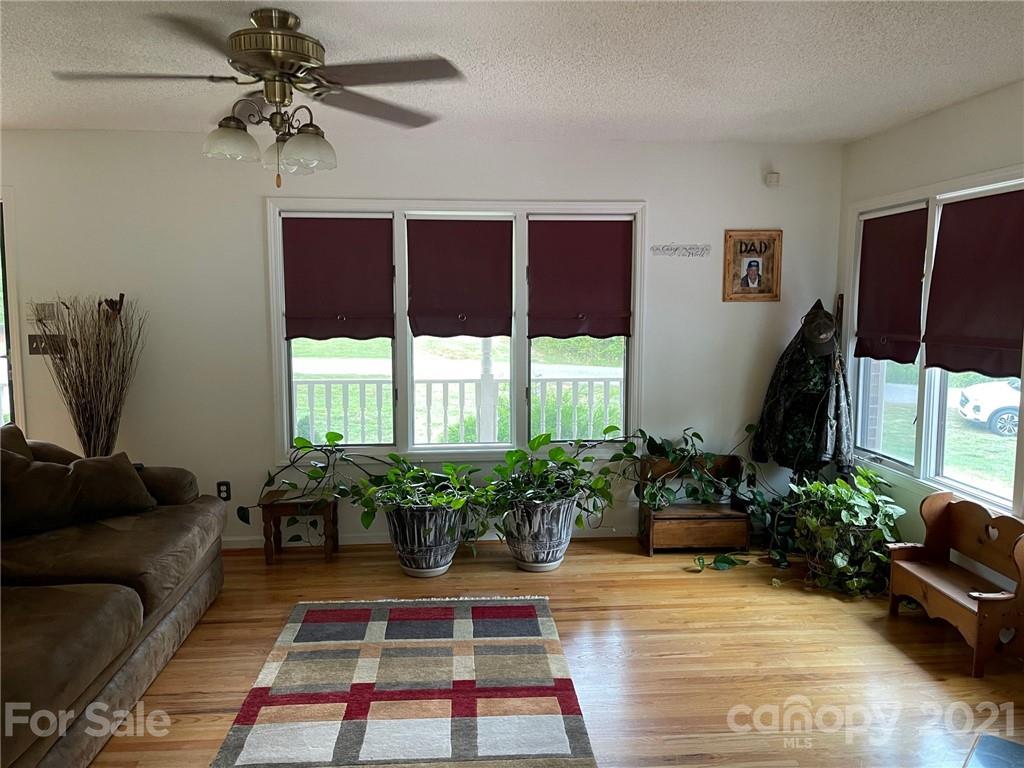 560 Robinhood Road Maiden, NC 28650 - Photo 3 of 16 Gallery Image 3