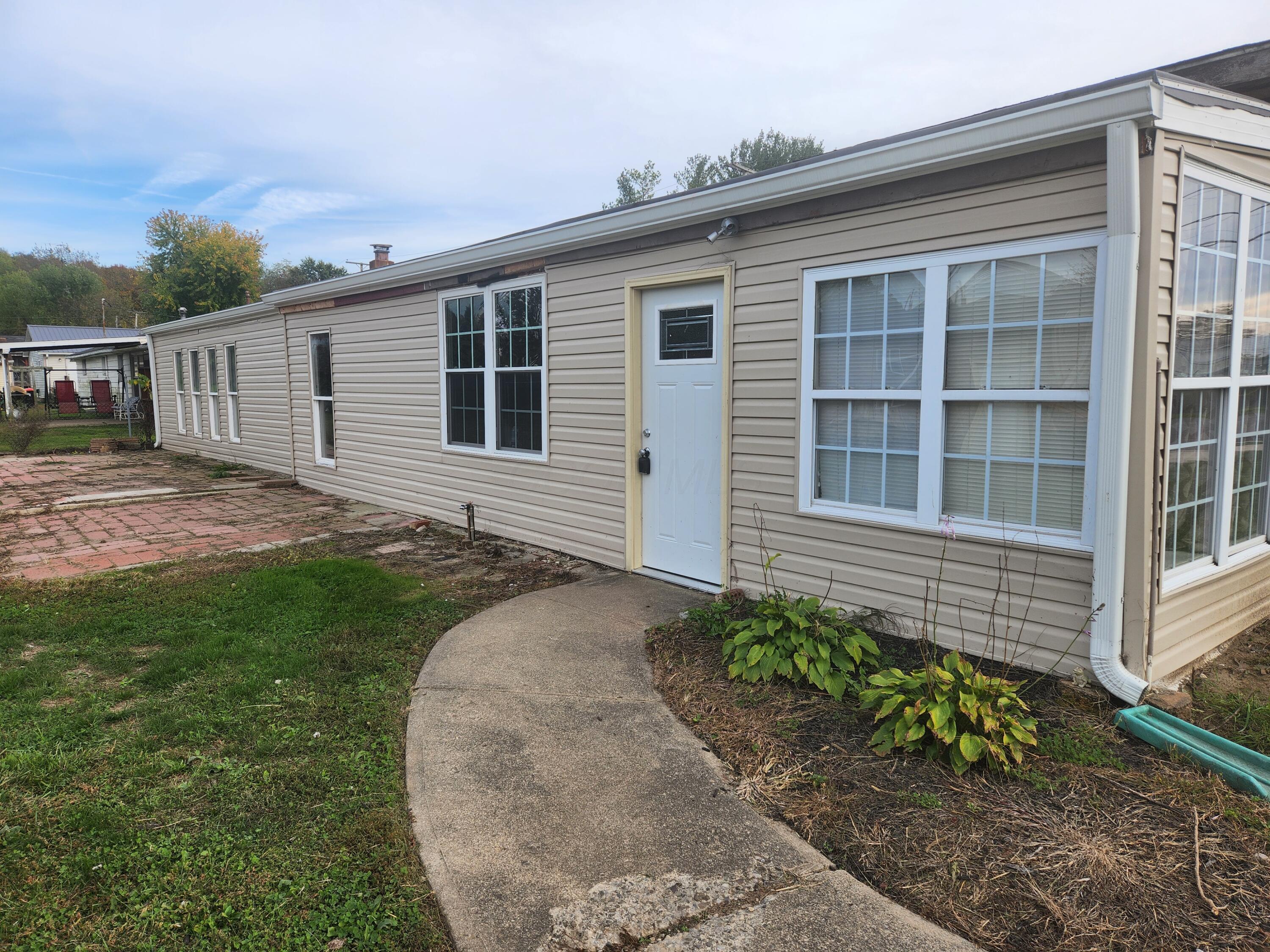 307 Spring Street Utica, OH 43080 - Photo 4 of 56 20251017_171236
