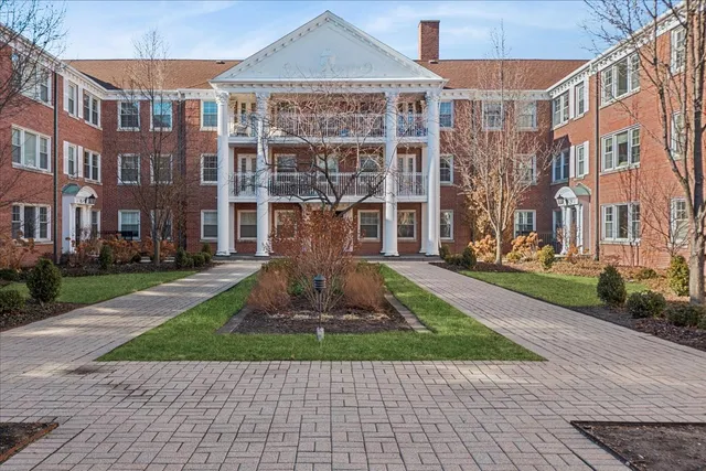 $275,000 | 2258 Sherman Avenue, Unit 1, Evanston, IL 60201