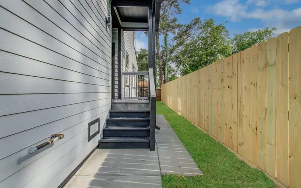 a view of a pathway besides a building