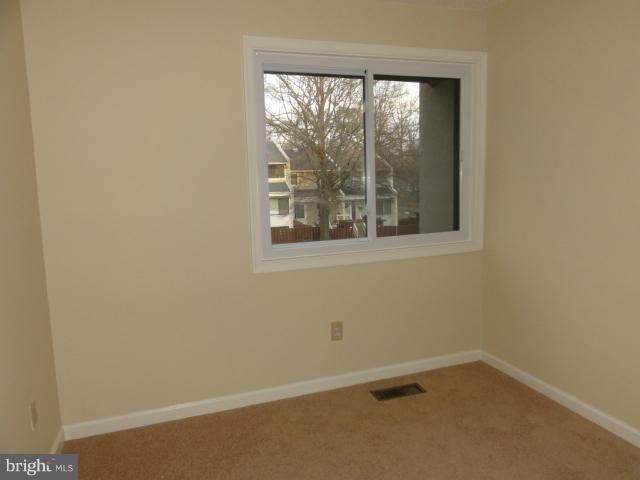 2371 Southgate Square Reston, VA 20191 - Photo 8 of 16 an empty room with a window