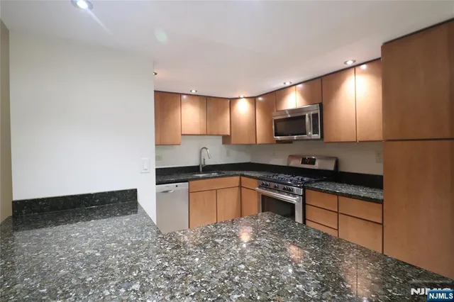 $280,000 | 1203 River Road, Unit 1G, Edgewater, NJ 07020