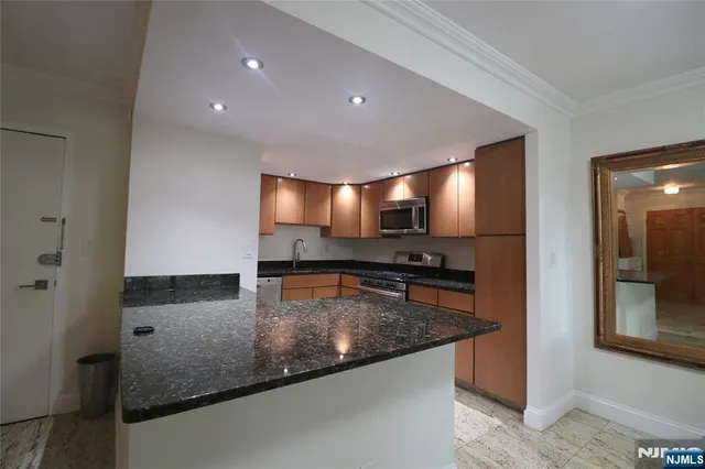 $280,000 | 1203 River Road, Unit 1G, Edgewater, NJ 07020