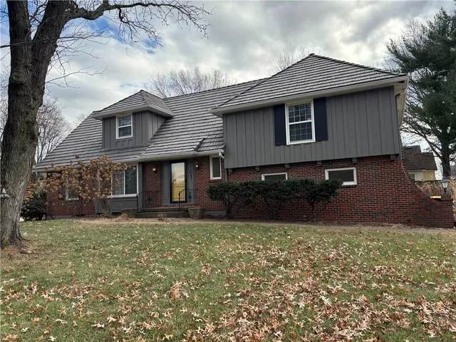 $480,000 | 701 West 114 Terrace, Kansas City, MO 64114