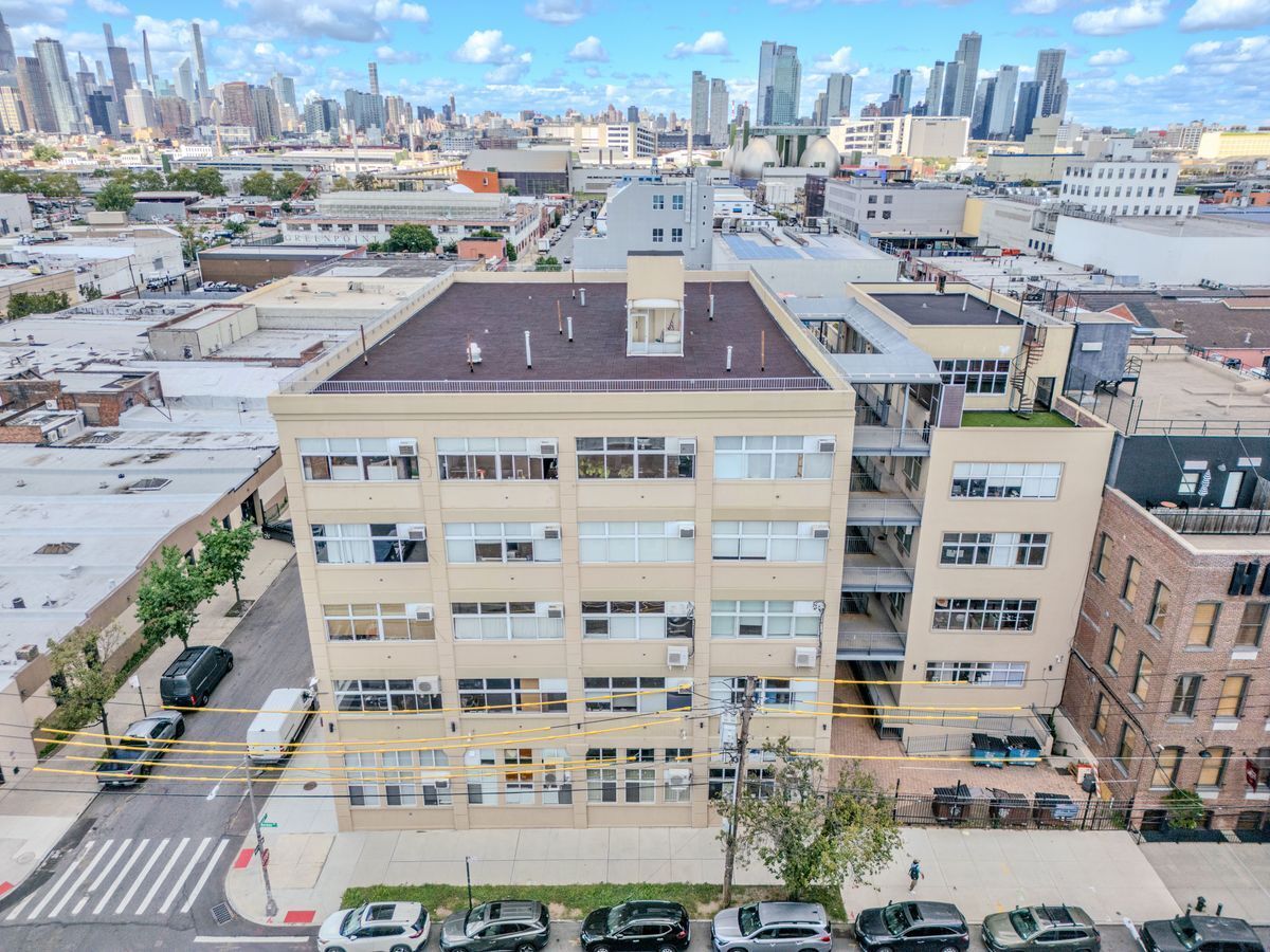 231 Norman Avenue, Unit 511 Brooklyn, NY 11222 - Photo 3 of 30 a picture of a city view