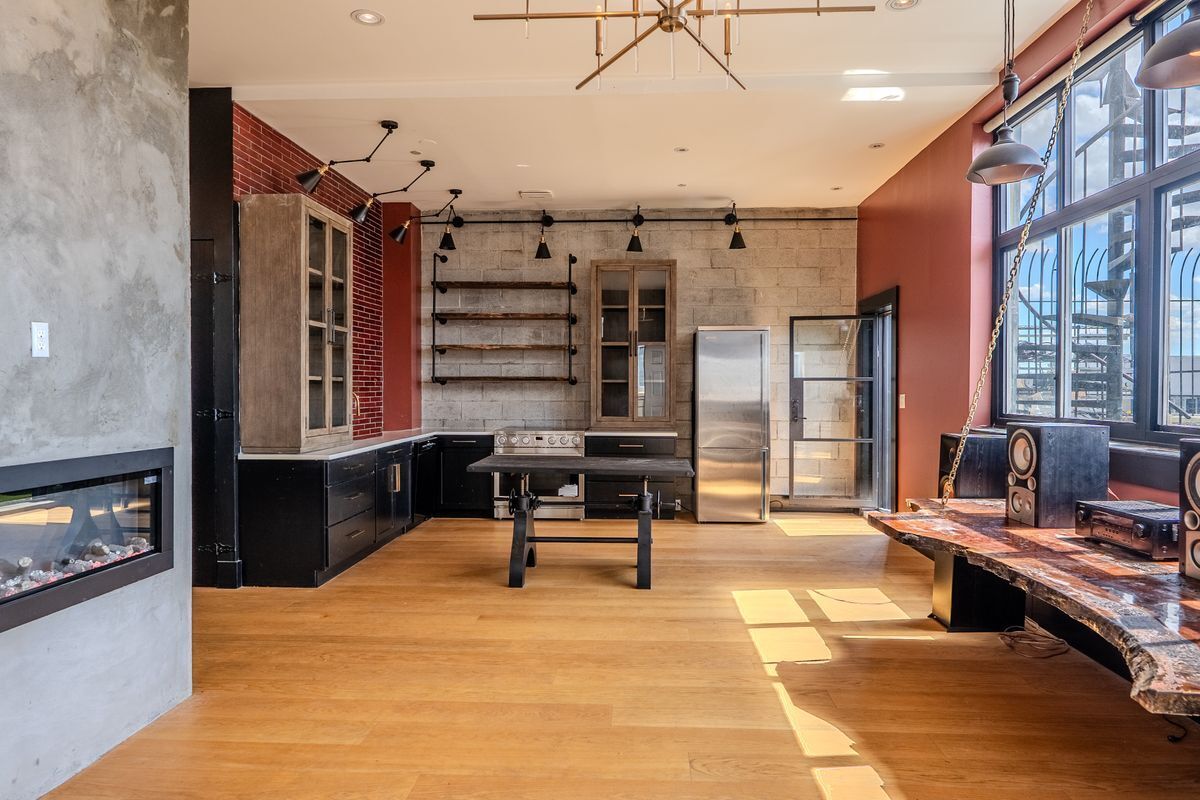 231 Norman Avenue, Unit 511 Brooklyn, NY 11222 - Photo 10 of 30 a living room with furniture