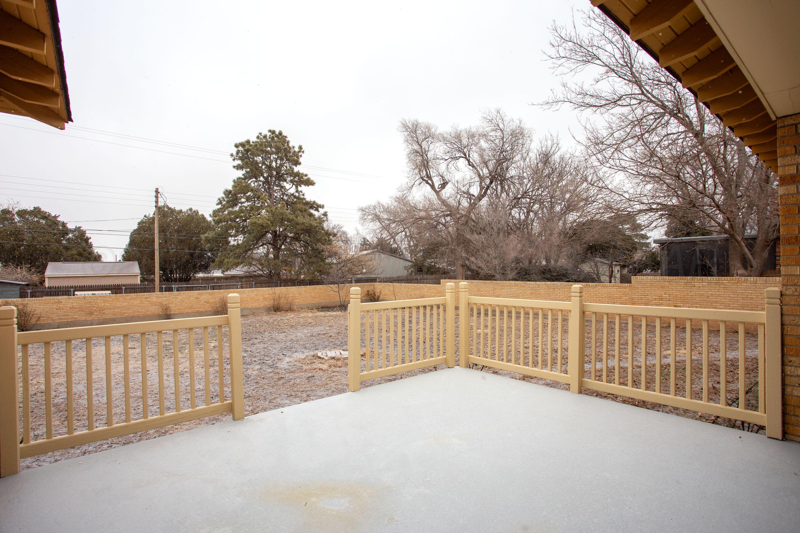 4506 Southwest 3rd Avenue Amarillo, TX 79106 - Photo 27 of 31 back porch