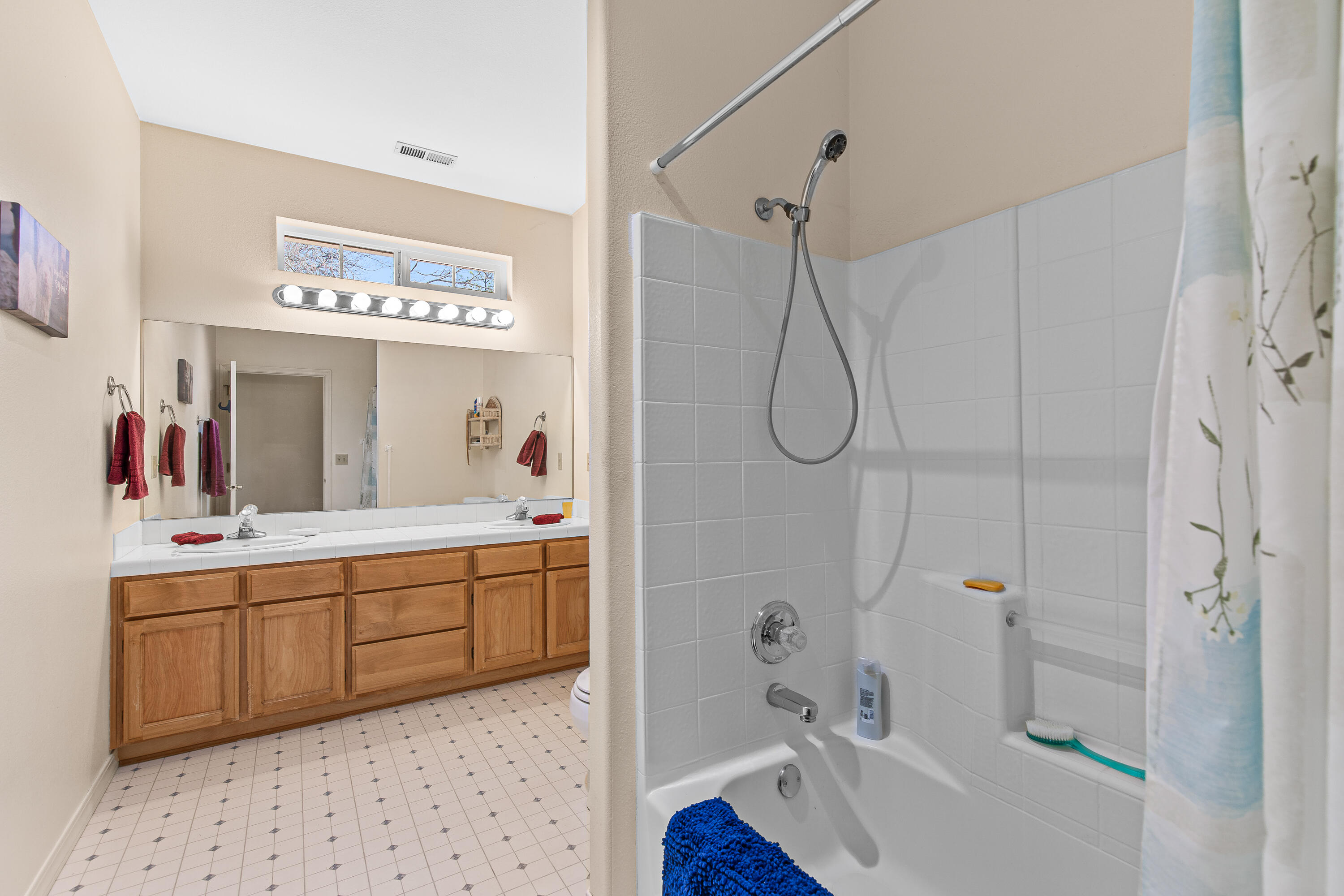 924 West Linn Road Eagle Point, OR 97524 - Photo 40 of 58 a bathroom with a tub sink and mirror