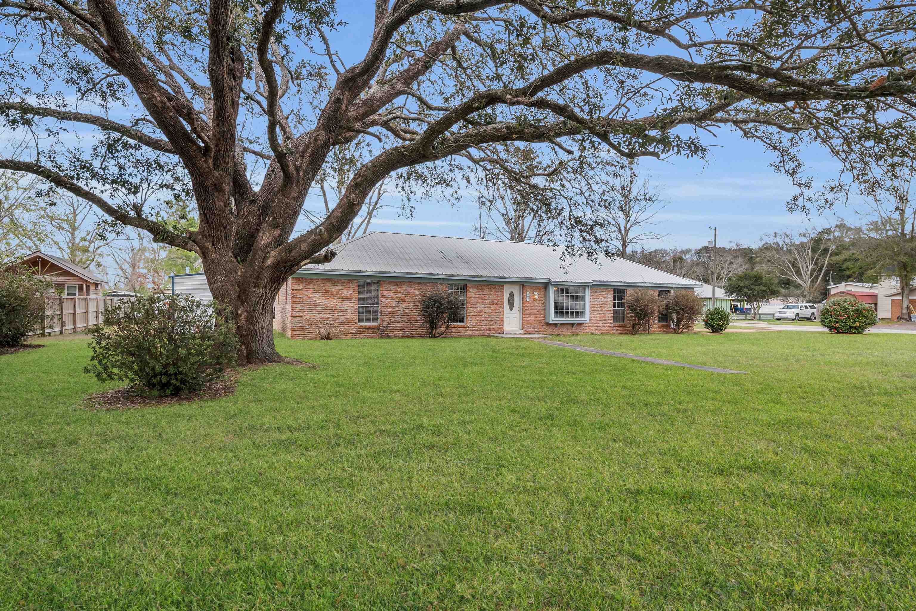 407 East Lawson Avenue Foley, AL 36535 - Photo 3 of 29