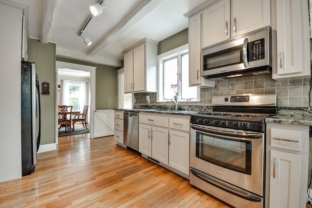 9 Oak Knoll Road Natick, MA 01760 - Photo 3 of 29 Gallery Image 3