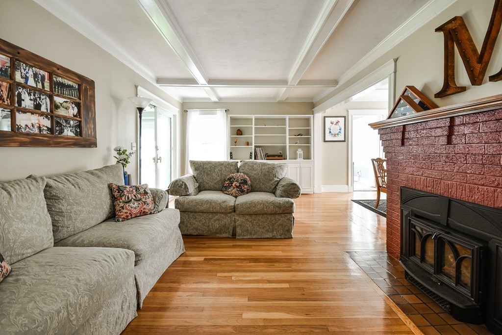 9 Oak Knoll Road Natick, MA 01760 - Photo 10 of 29 Gallery Image 10