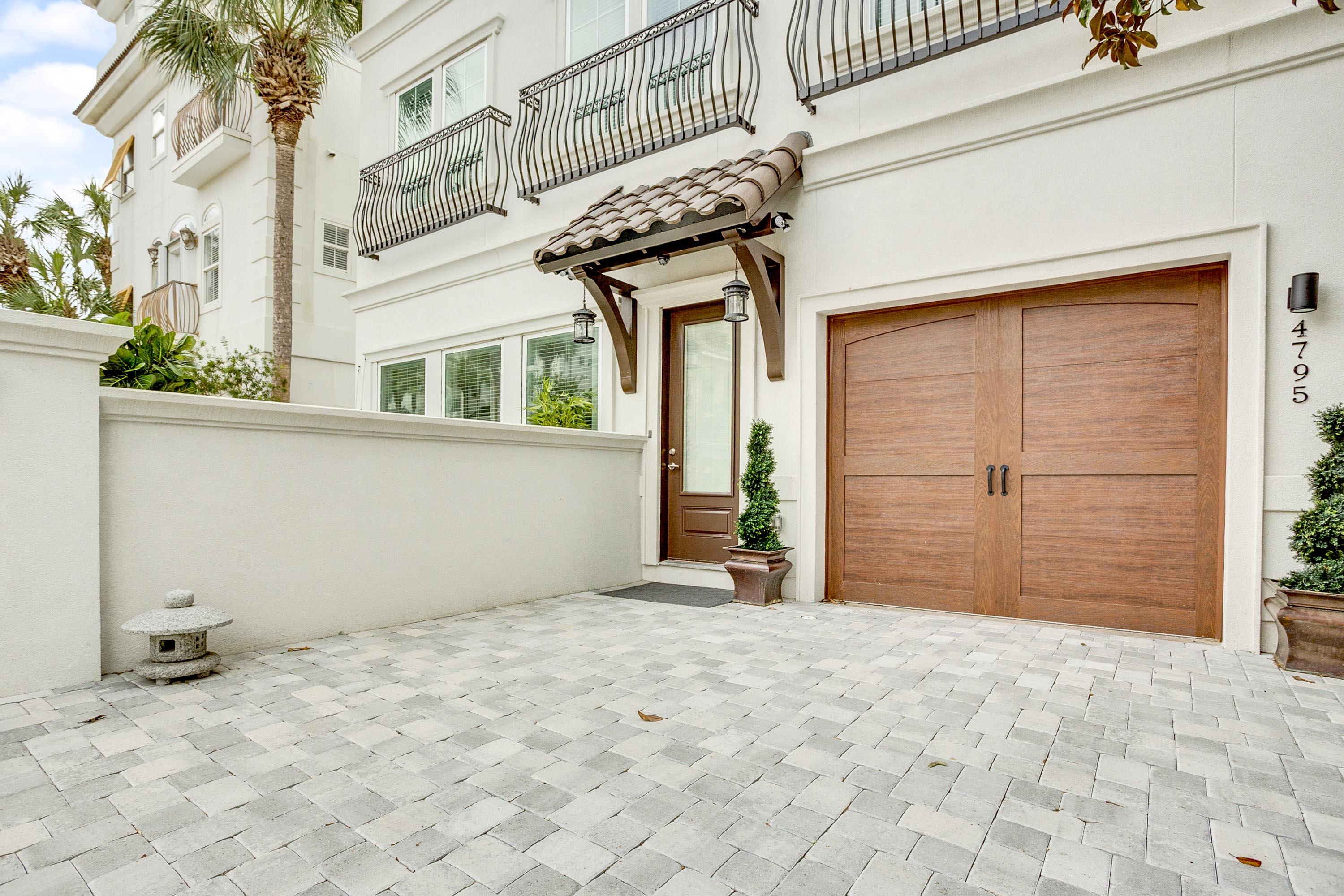 4795 Ocean Boulevard Destin, FL 32541 - Photo 30 of 43 a view of a backyard of a house