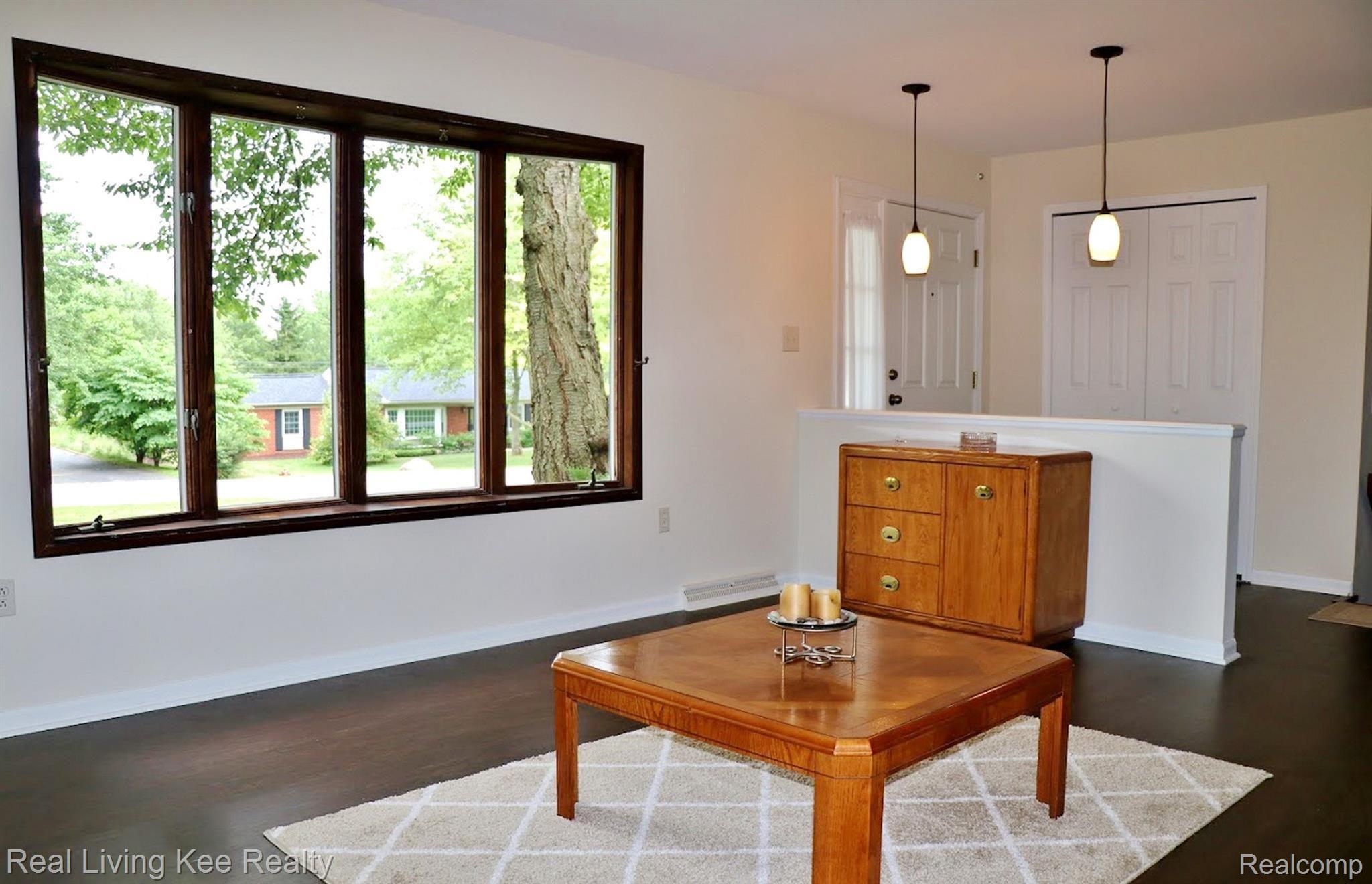 88 East Maryknoll Road Rochester, MI 48309 - Photo 6 of 36 Living Rm 22.JPG