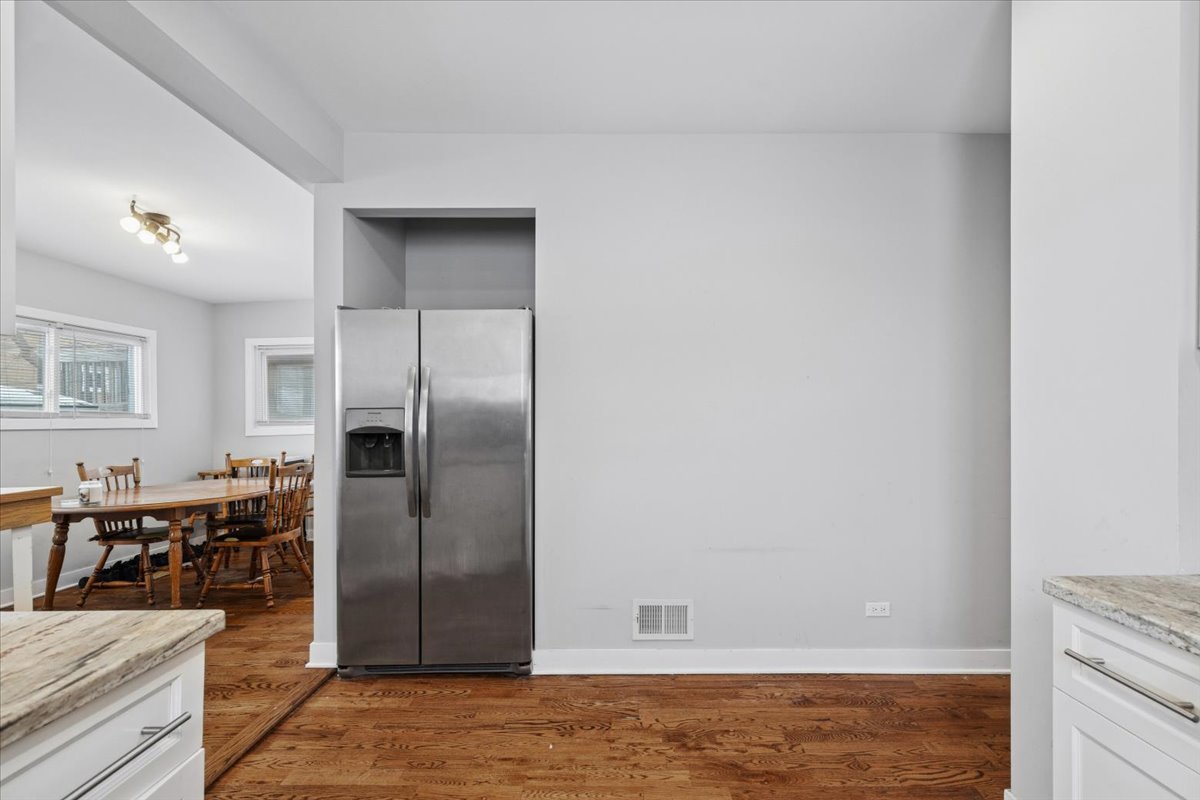 5646 North Menard Avenue Chicago, IL 60646 - Photo 9 of 21
