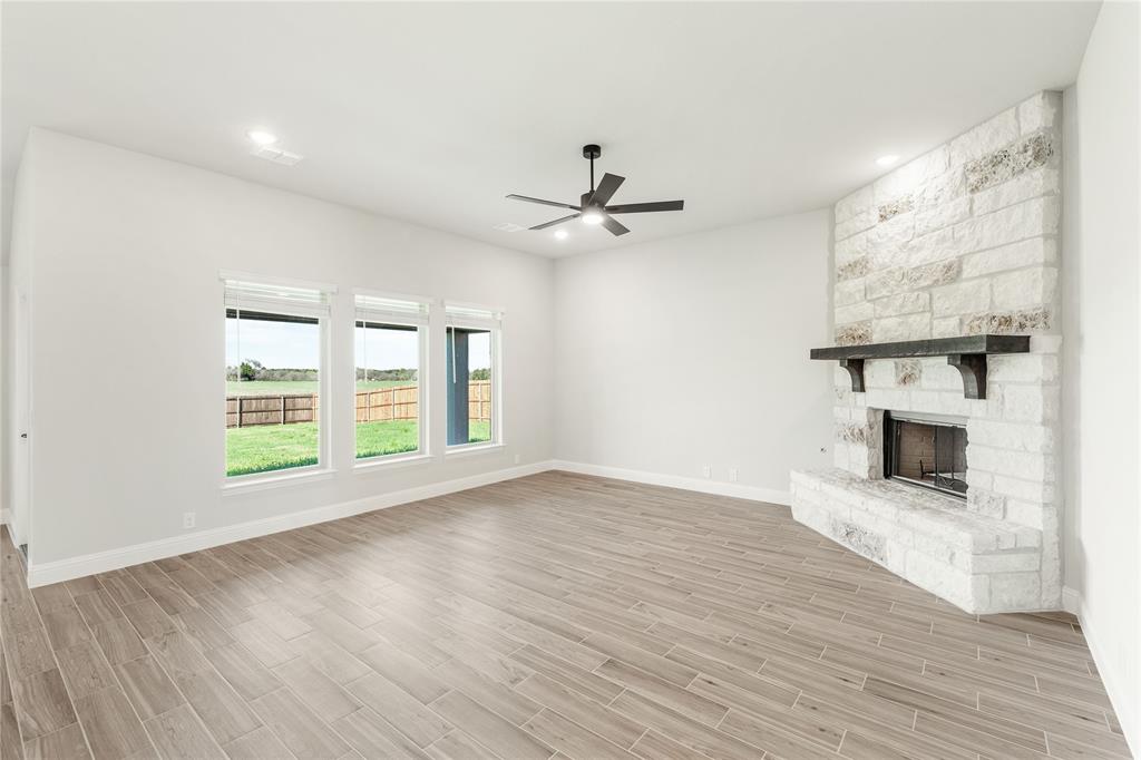 307 Spring Circle Red Oak, TX 75154 - Photo 9 of 34