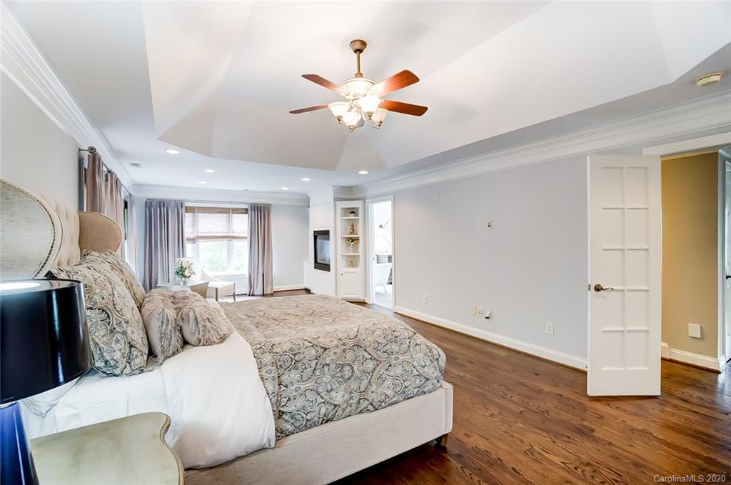 18408 Dembridge Drive, Unit 21 Davidson, NC 28036 - Photo 15 of 34 a living room with furniture and a chandelier