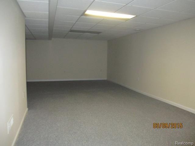 1827 Cloverdale Drive Rochester, MI 48307 - Photo 14 of 14 IMG_9997.jpg