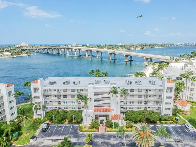$3,500 | 5901 Bahia Del Mar Circle, Unit 122, St. Petersburg, FL 33715