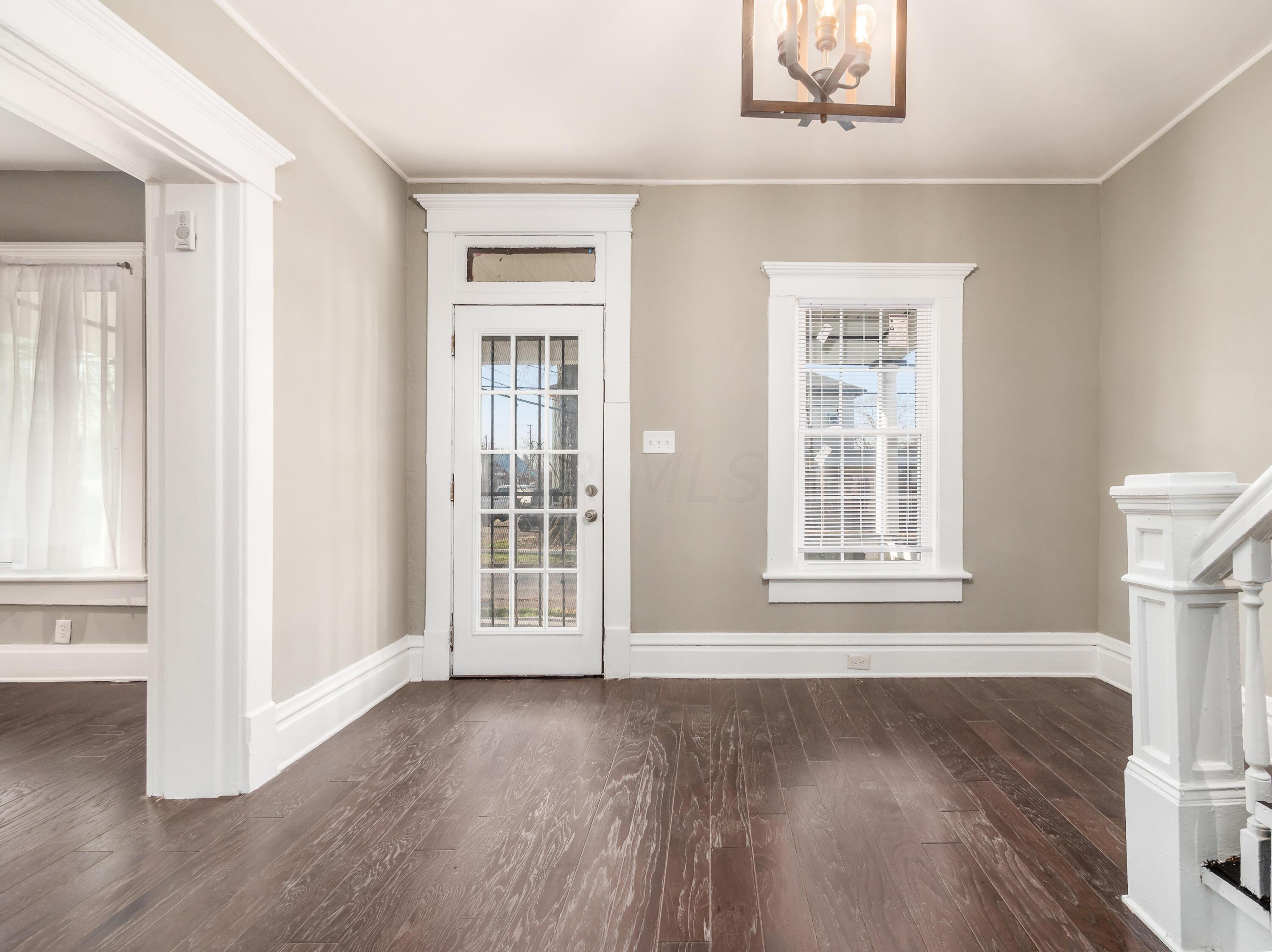 2262 Ridgeway Avenue Columbus, OH 43219 - Photo 5 of 28 N_2262_Ridgeway_Ave_005