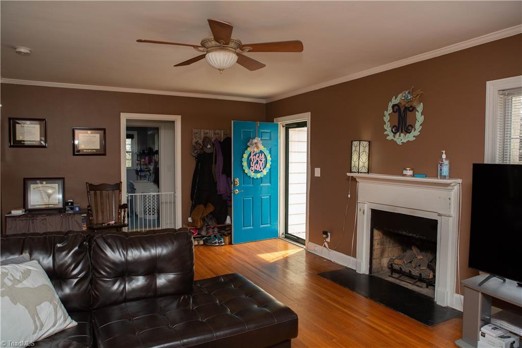 626 Rockspring Road High Point, NC 27262 - Photo 3 of 20 Gallery Image 3