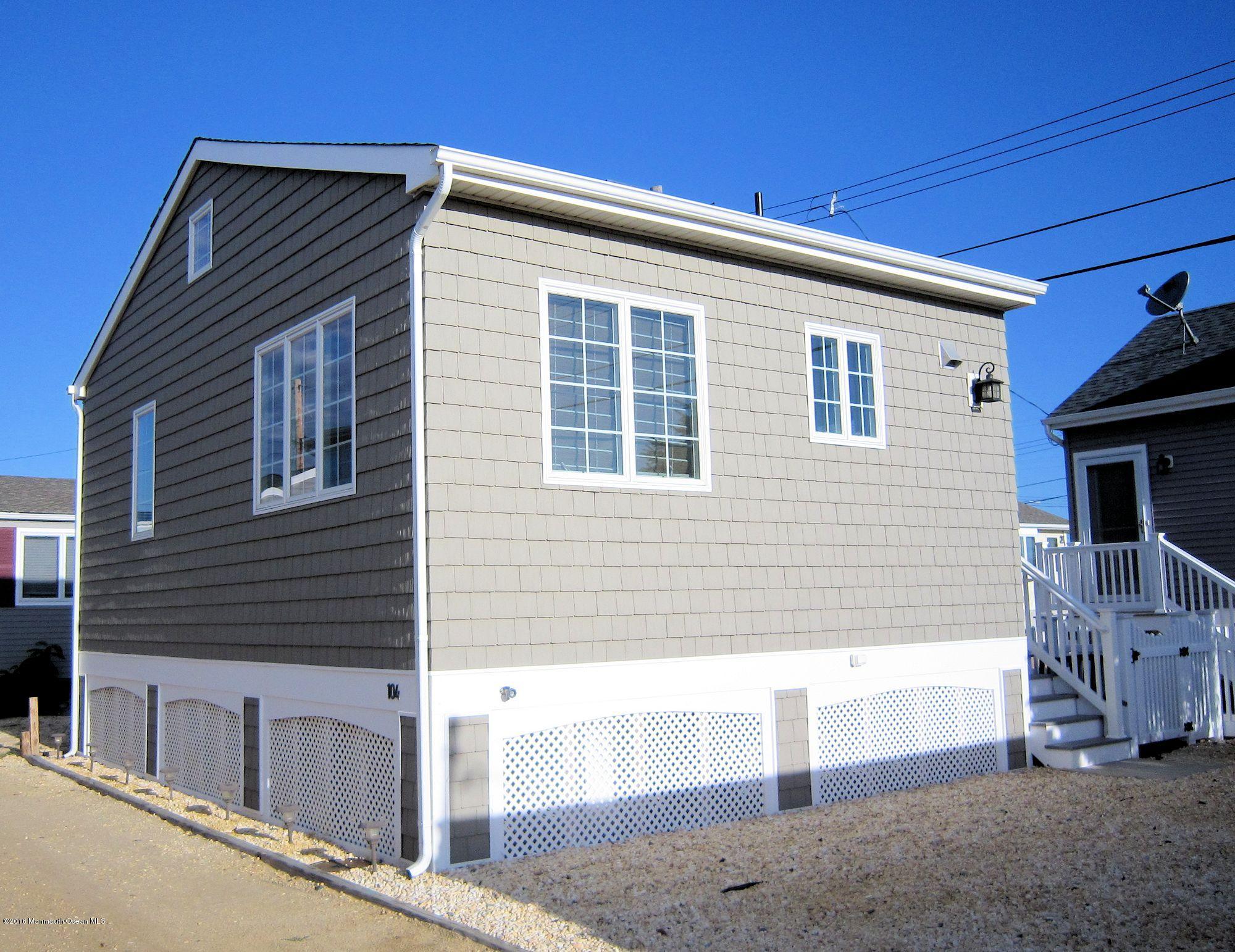 a view of house with a street
