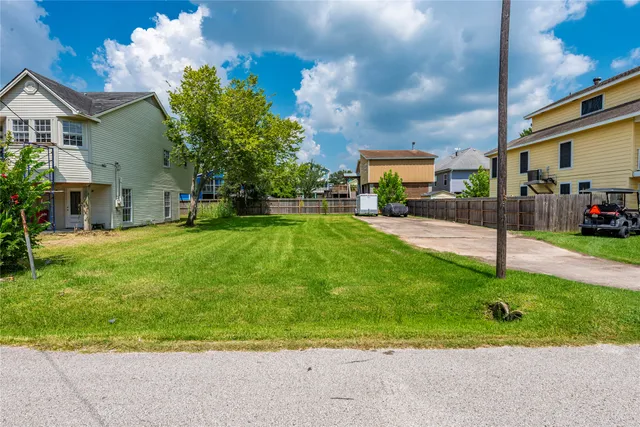 a view of a house with a back yard