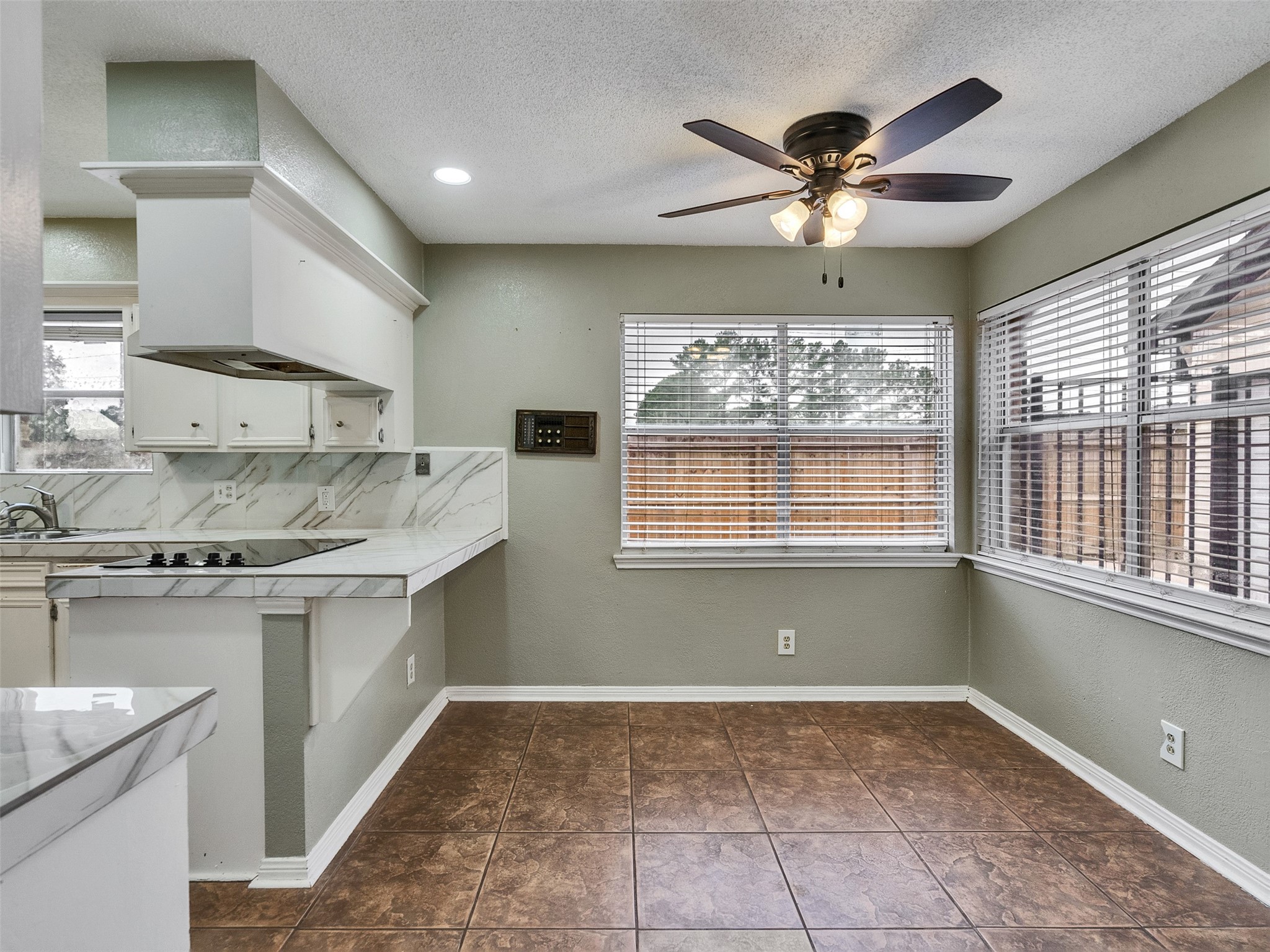 15703 Crestbrook Drive Houston, TX 77059 - Photo 11 of 50 Eat in kitchen!