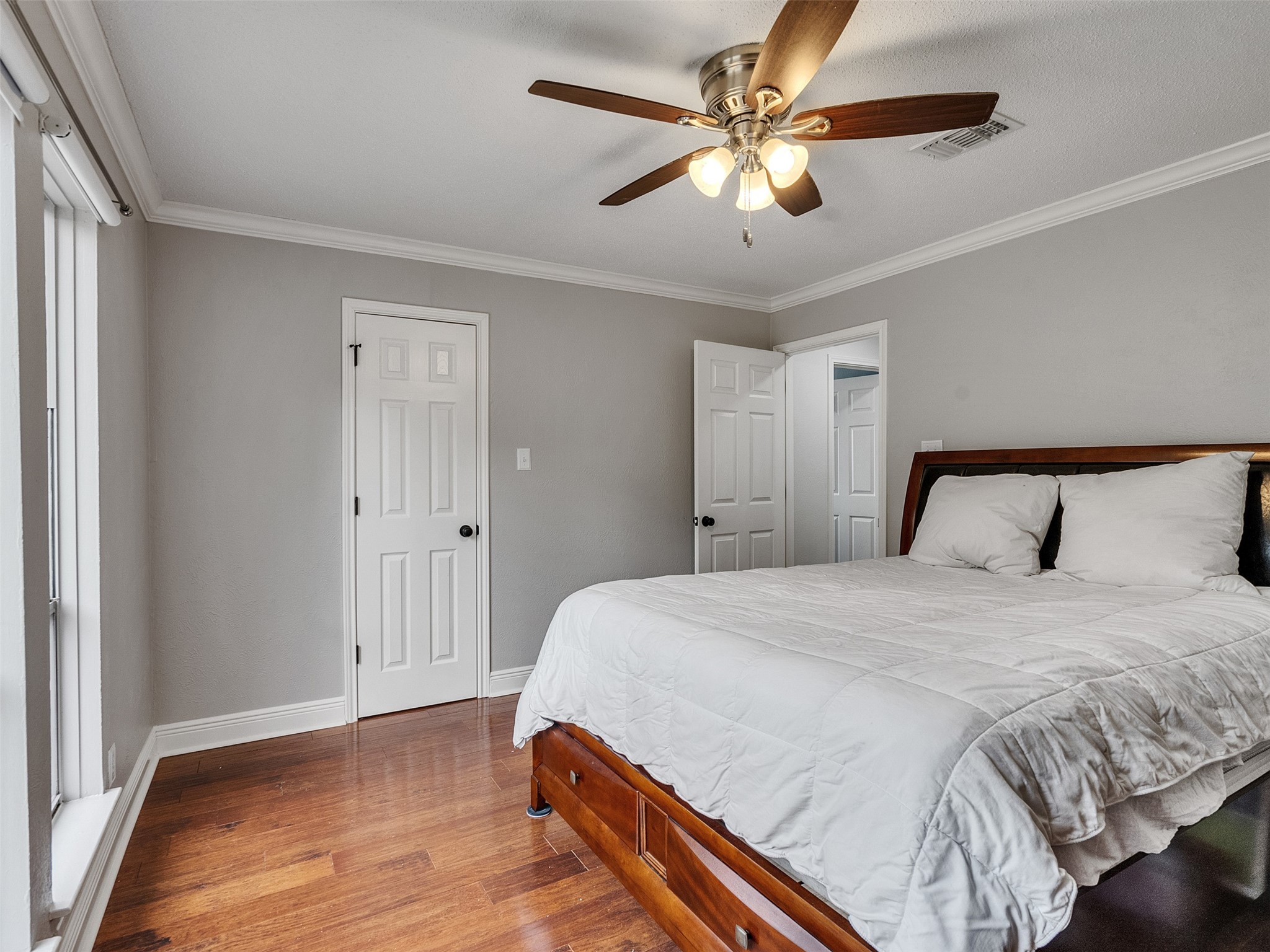 15703 Crestbrook Drive Houston, TX 77059 - Photo 35 of 50 Very large room!