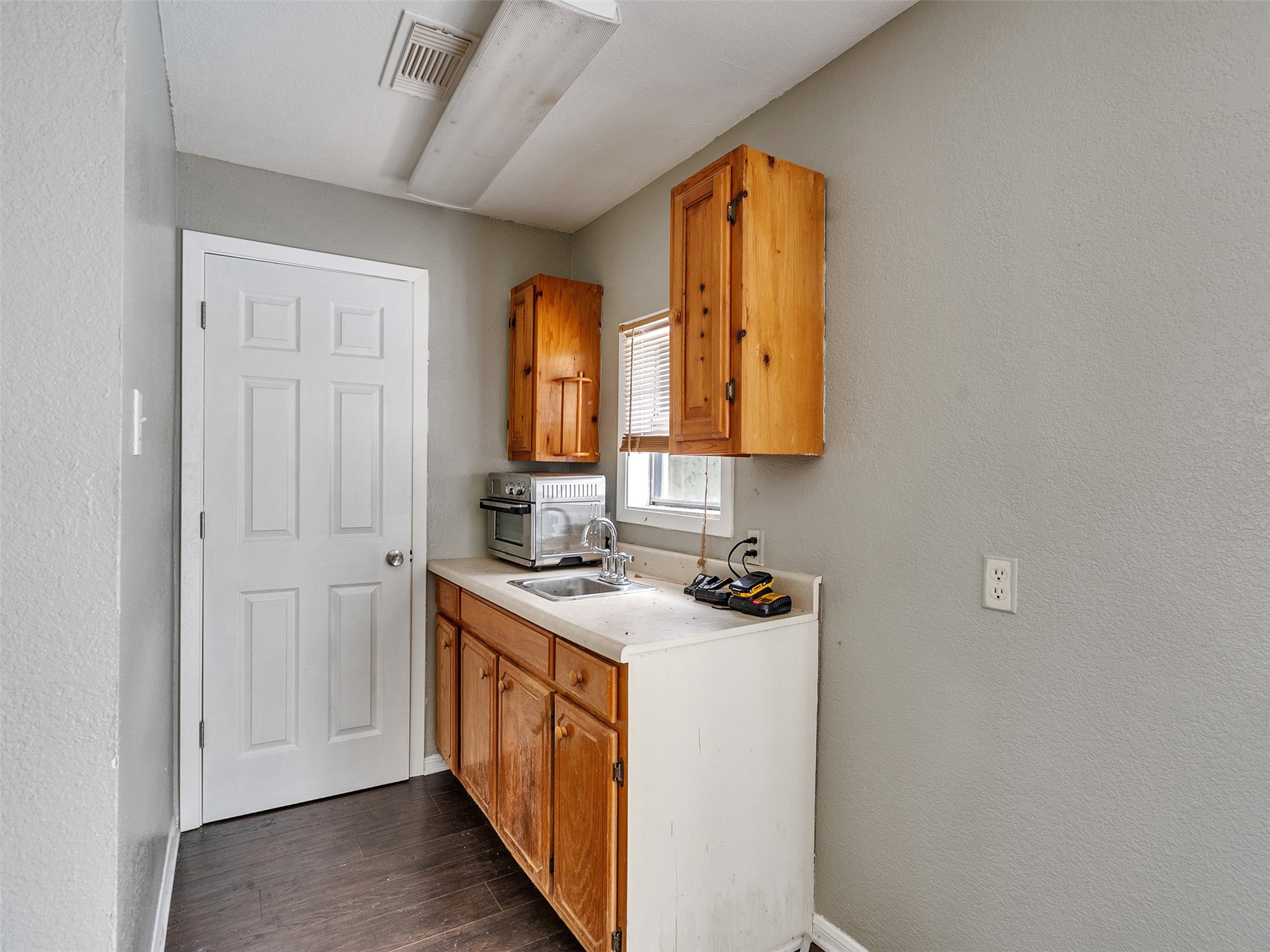 15703 Crestbrook Drive Houston, TX 77059 - Photo 48 of 50 Apartment kitchenette