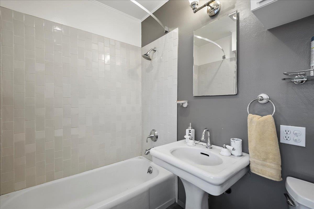 62 Arden Road, Unit 2 Berkeley, CA 94704 - Photo 12 of 17 Gallery Image 12
