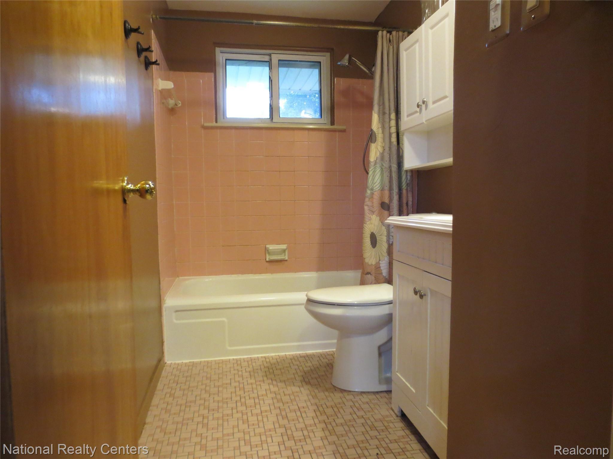 16482 West Eleven Mile Road Southfield, MI 48076 - Photo 15 of 20 IMG_1228.JPG
