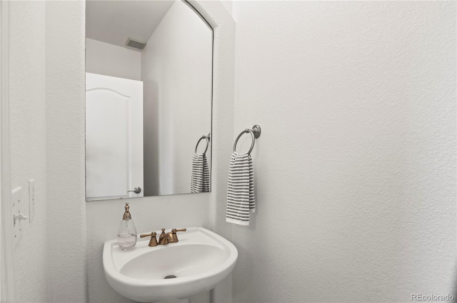 1701 South Poplar Way Denver, CO 80224 - Photo 15 of 26