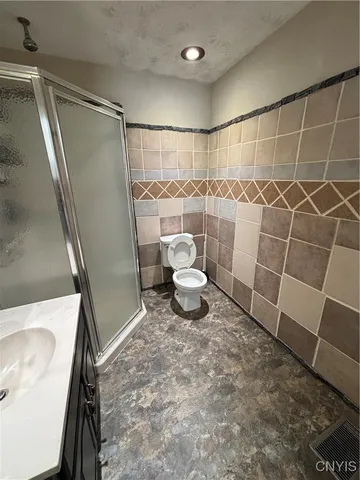 $1,200 | 338 Academy Street, Watertown, NY 13601