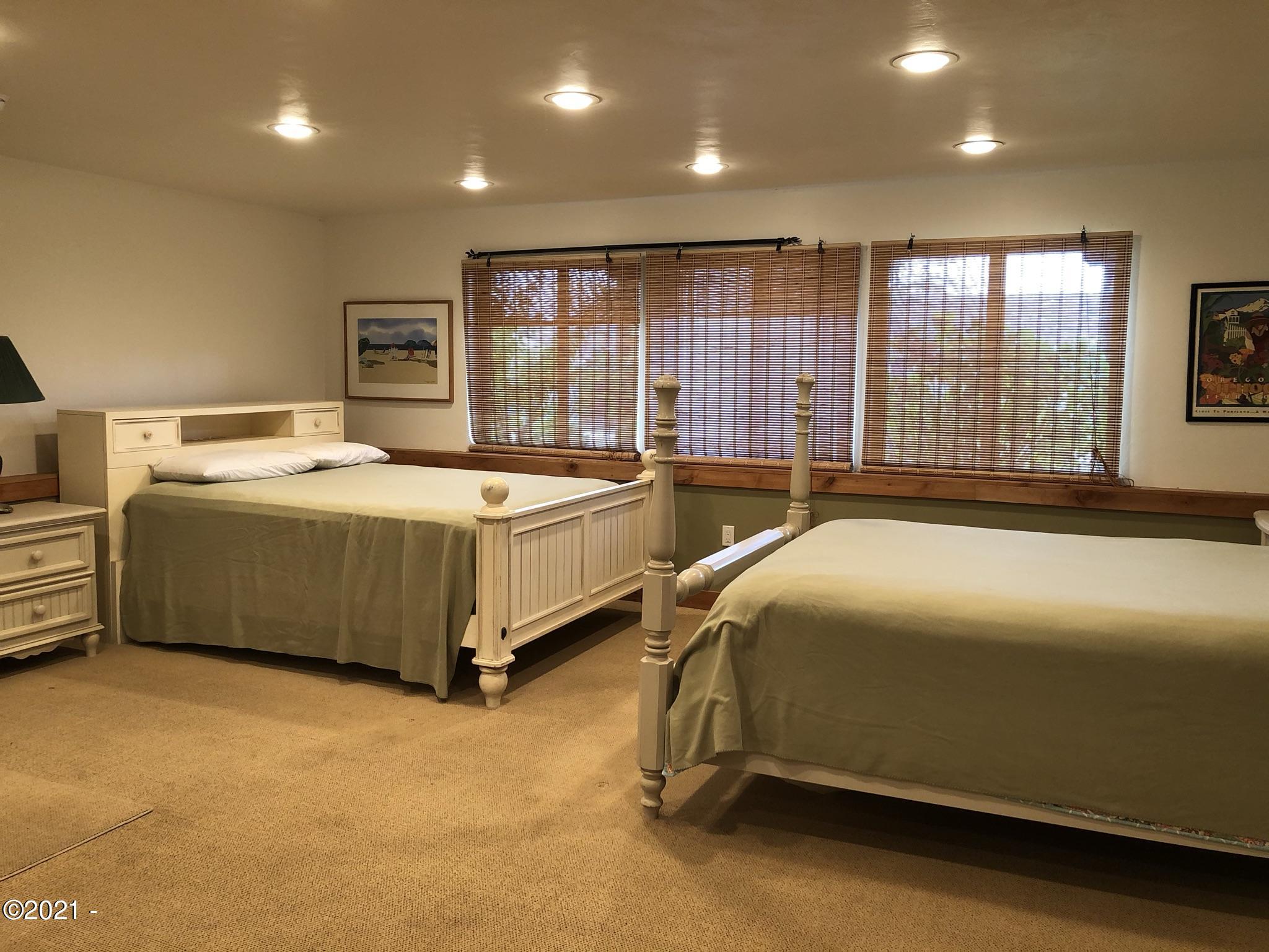 17 Shell Street Yachats, OR 97498 - Photo 42 of 63 Bedroom 3 (suite)